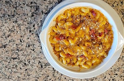 Baked pasta dish with cheese and breadcrumbs